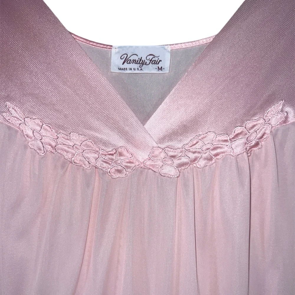 Vintage Women’s Soft Pink Peach Nighty Size M Babydoll Nightgown Satin Accent